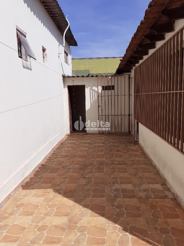Alugar Casa Residencial / Padr&atilde;o em Uberl&acirc;ndia R$ 1.900,00 - Foto 9