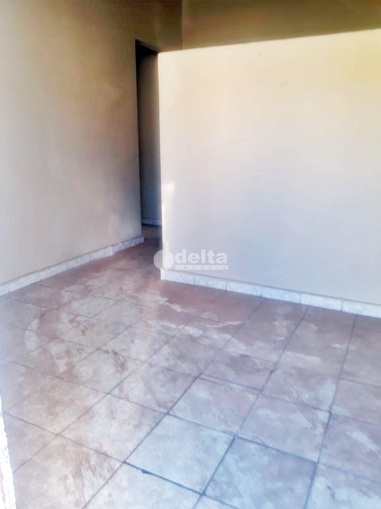 Comprar Casa Residencial / Padr&atilde;o em Uberl&acirc;ndia R$ 350.000,00 - Foto 2