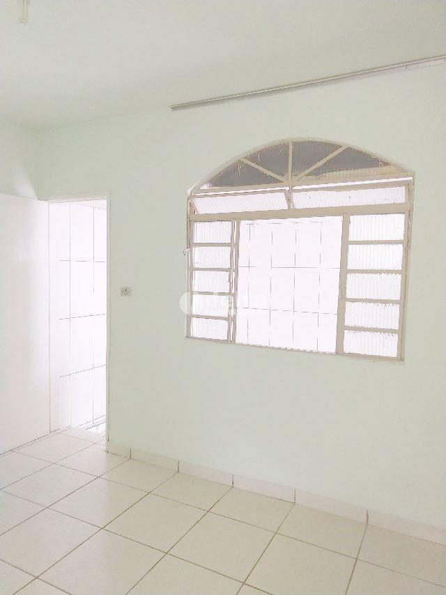 Alugar Casa Residencial / Padr&atilde;o em Uberl&acirc;ndia R$ 1.200,00 - Foto 5