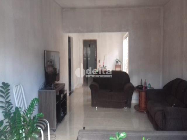 Comprar Casa Residencial / Padr&atilde;o em Uberl&acirc;ndia R$ 450.000,00 - Foto 1