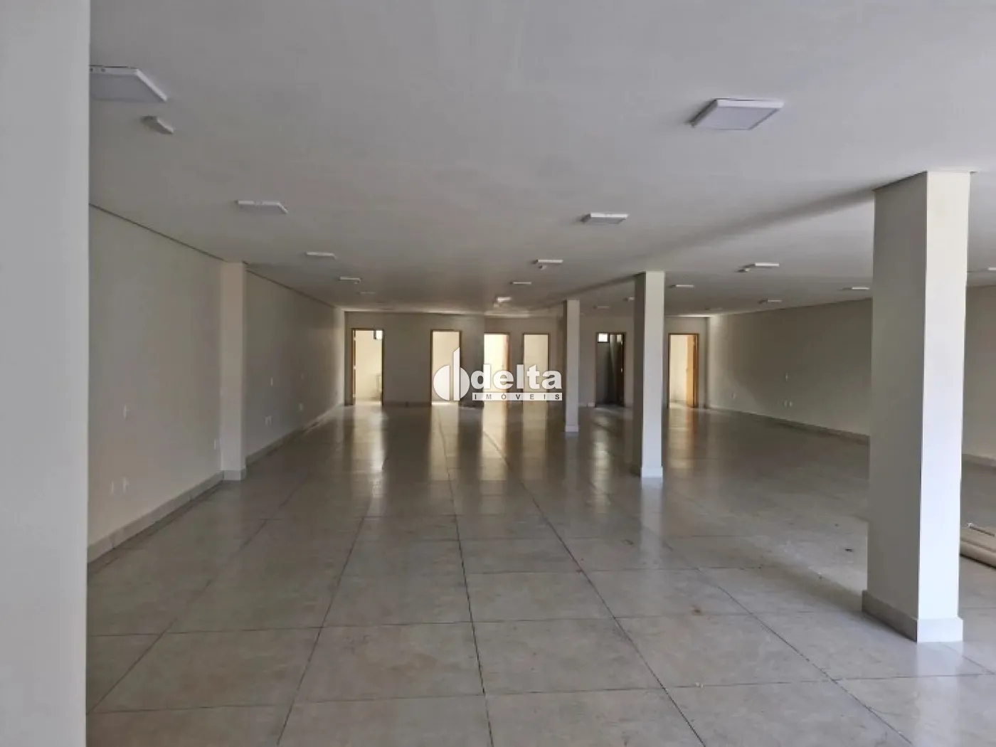 Alugar Loja / Padr&atilde;o em Uberl&acirc;ndia R$ 20.000,00 - Foto 13