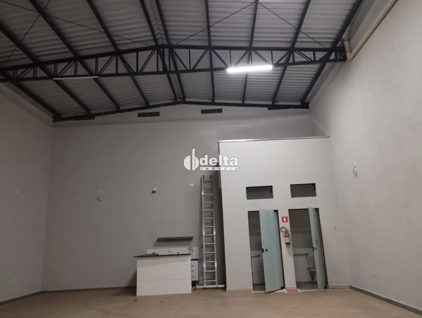 Alugar Galp&atilde;o / Padr&atilde;o em Uberl&acirc;ndia R$ 4.000,00 - Foto 3