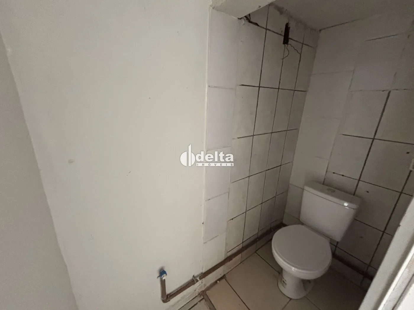 Alugar Loja / Padr&atilde;o em Uberl&acirc;ndia R$ 1.950,00 - Foto 2