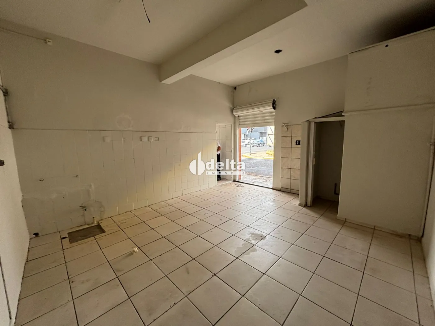 Alugar Loja / Padr&atilde;o em Uberl&acirc;ndia R$ 1.950,00 - Foto 3