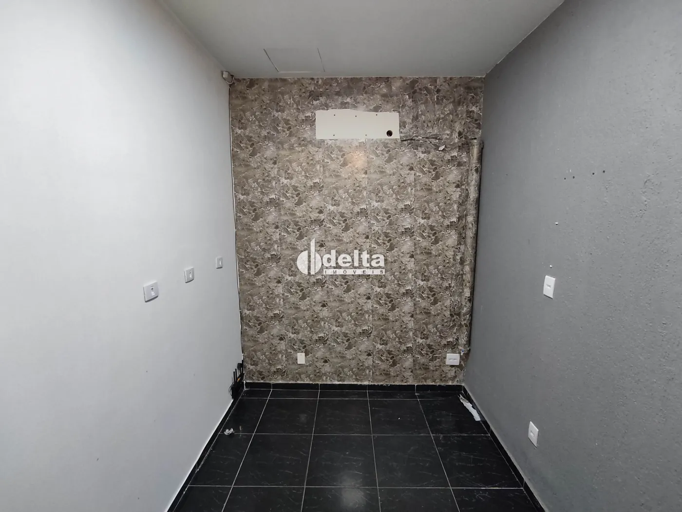 Alugar Loja / Padr&atilde;o em Uberl&acirc;ndia R$ 1.600,00 - Foto 3