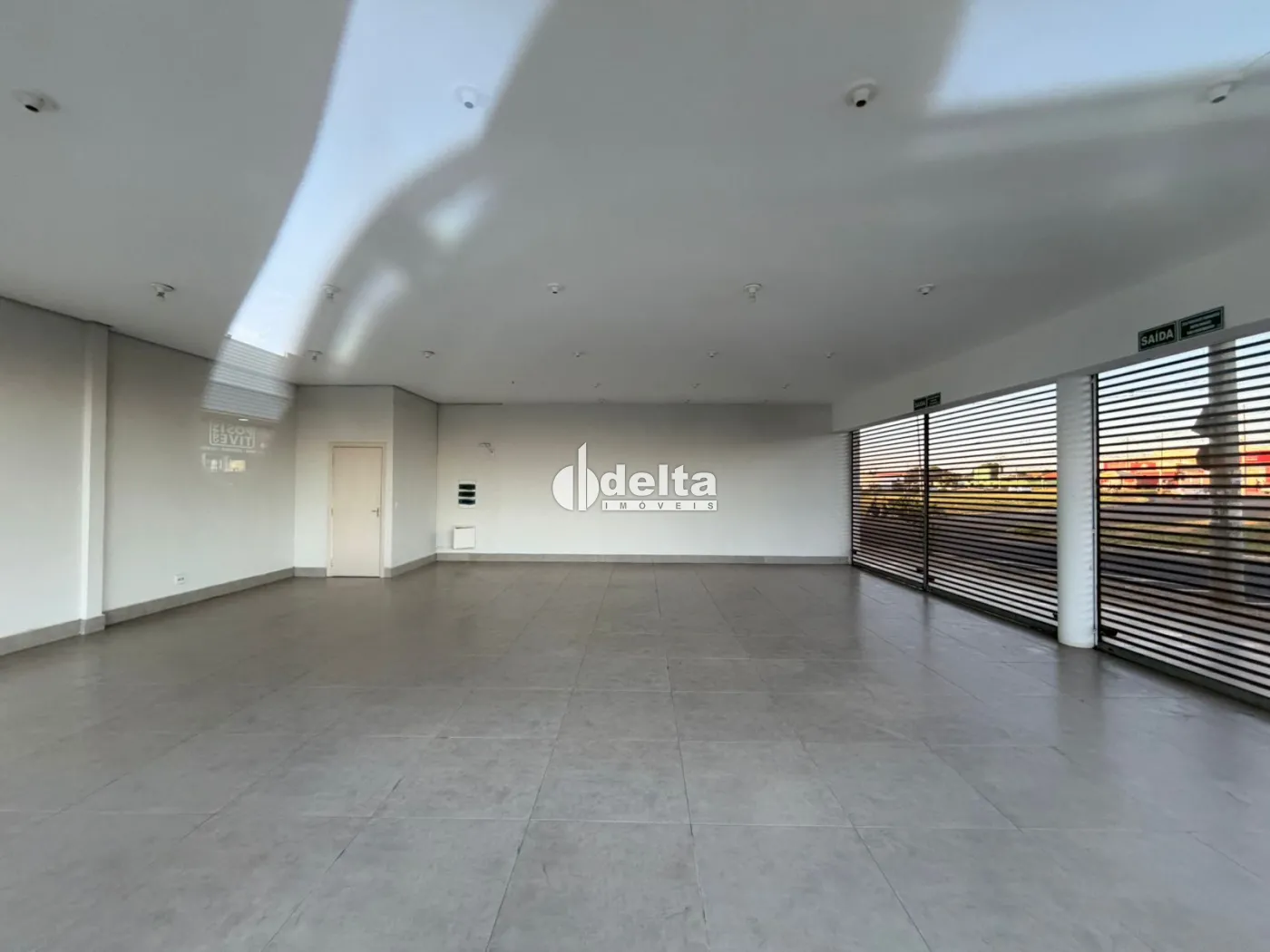 Alugar Loja / Padr&atilde;o em Uberl&acirc;ndia R$ 1.875,00 - Foto 2