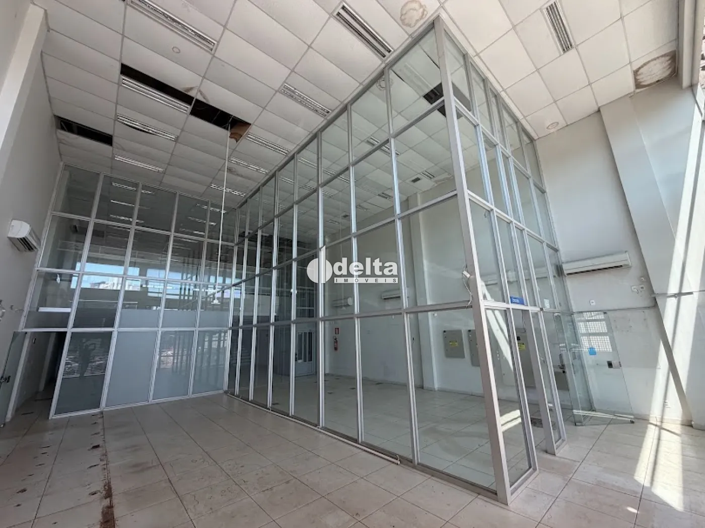 Alugar Loja / Padr&atilde;o em Uberl&acirc;ndia R$ 20.000,00 - Foto 1