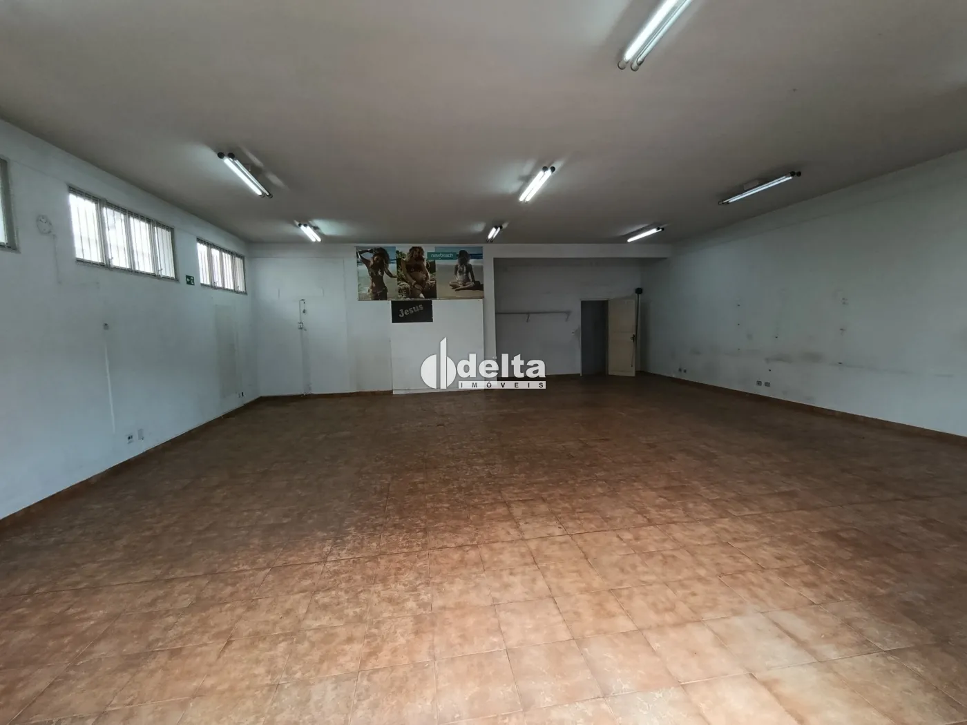 Alugar Loja / Padr&atilde;o em Uberl&acirc;ndia R$ 4.800,00 - Foto 1