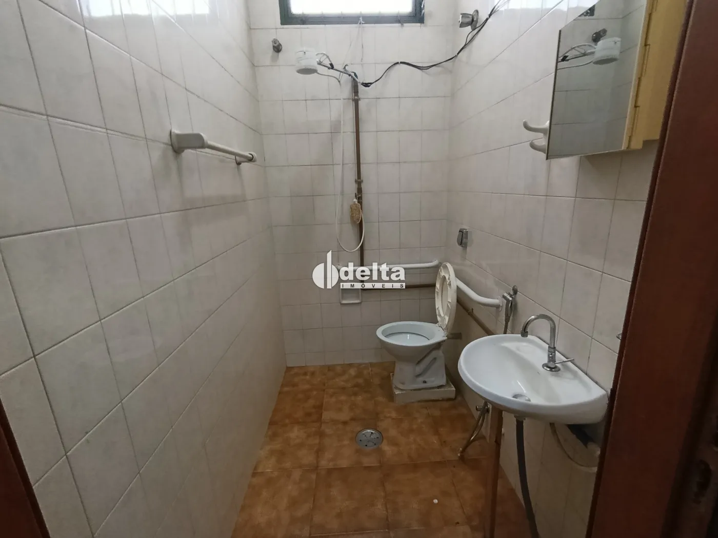 Alugar Loja / Padr&atilde;o em Uberl&acirc;ndia R$ 4.800,00 - Foto 8