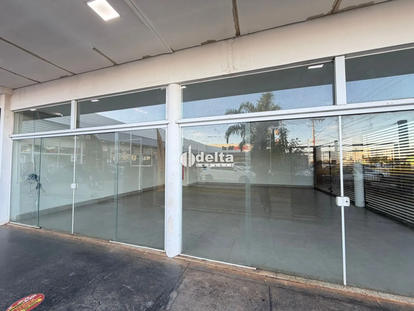 Alugar Loja / Padr&atilde;o em Uberl&acirc;ndia R$ 1.875,00 - Foto 1