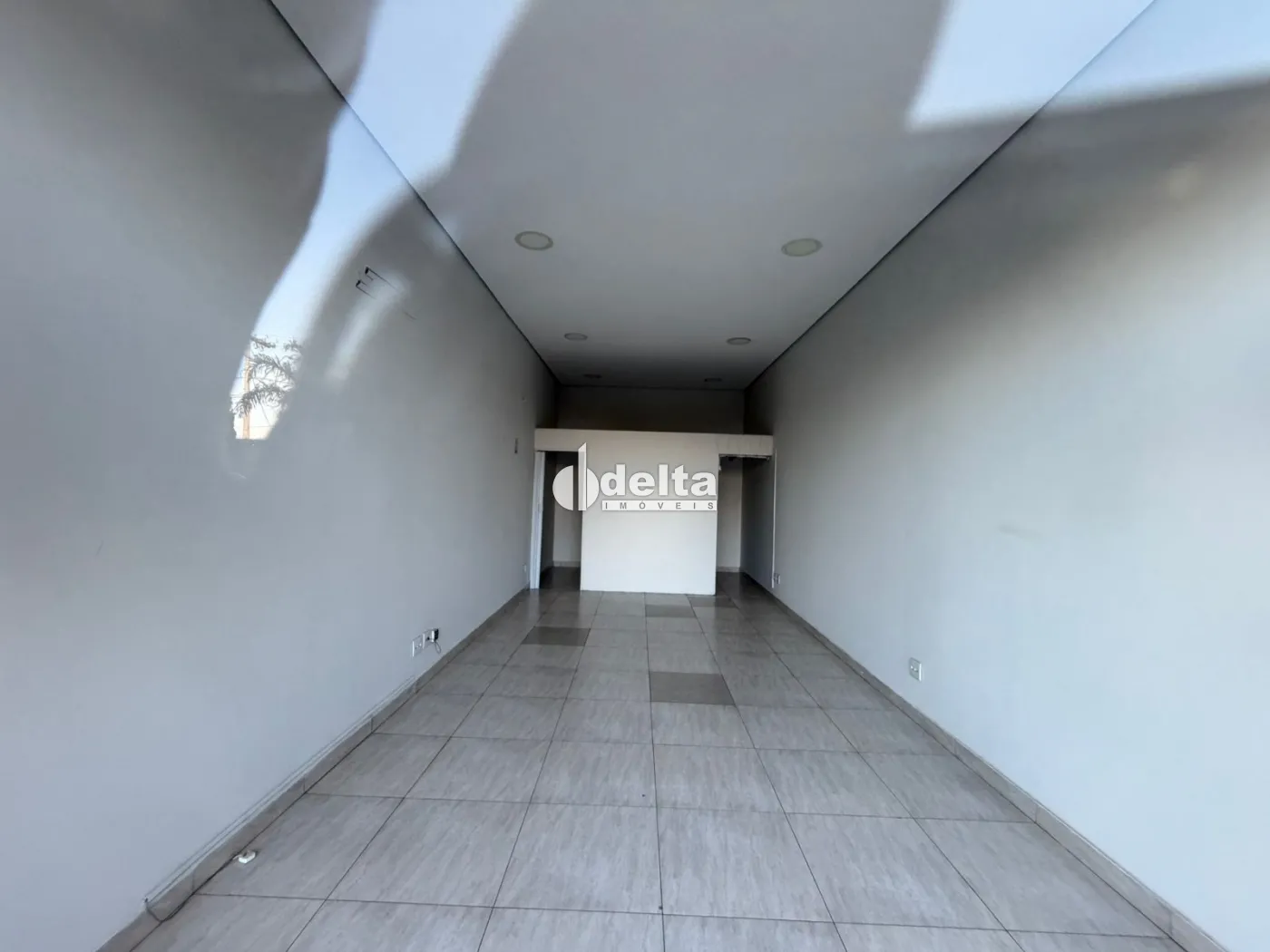 Alugar Loja / Padr&atilde;o em Uberl&acirc;ndia R$ 1.875,00 - Foto 7
