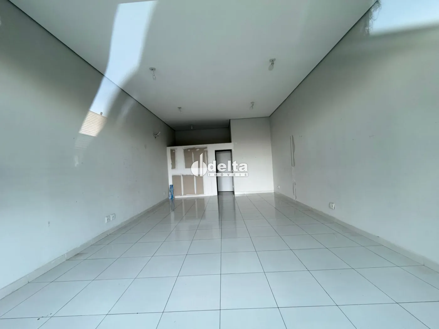 Alugar Loja / Padr&atilde;o em Uberl&acirc;ndia R$ 2.147,00 - Foto 8