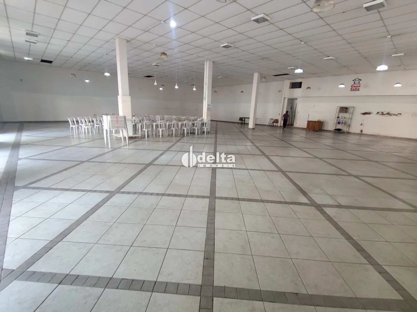 Alugar Loja / Padr&atilde;o em Uberl&acirc;ndia R$ 22.000,00 - Foto 1