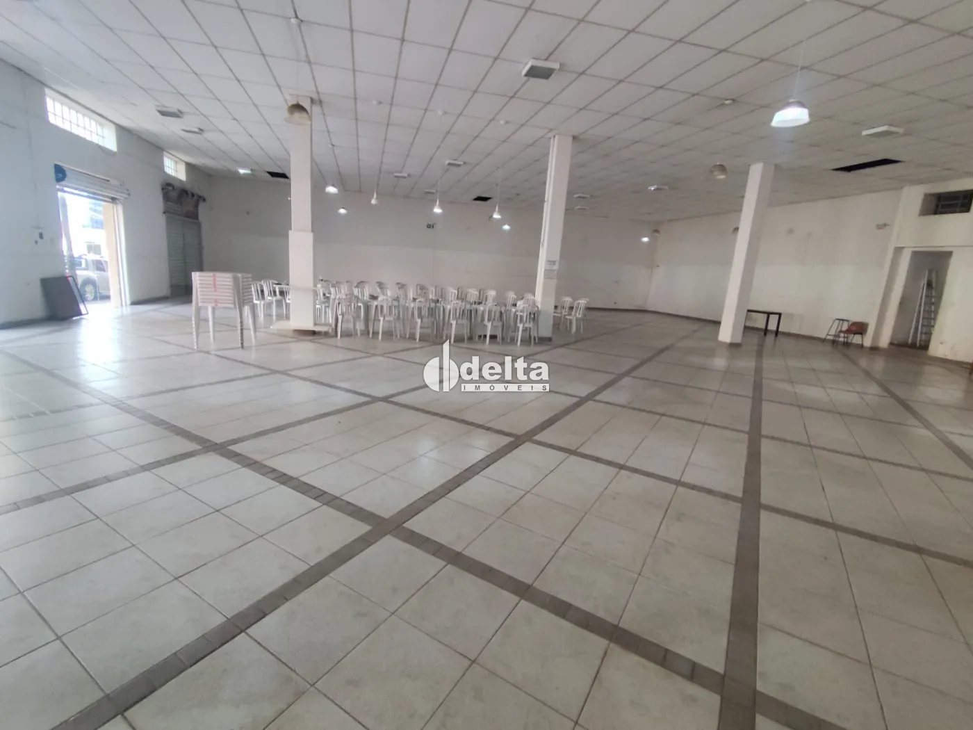 Alugar Loja / Padr&atilde;o em Uberl&acirc;ndia R$ 22.000,00 - Foto 2