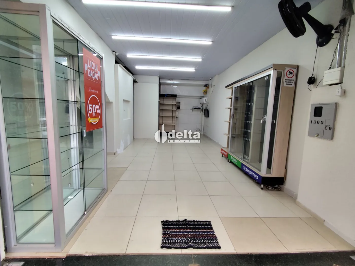Alugar Loja / Padr&atilde;o em Uberl&acirc;ndia R$ 2.600,00 - Foto 1