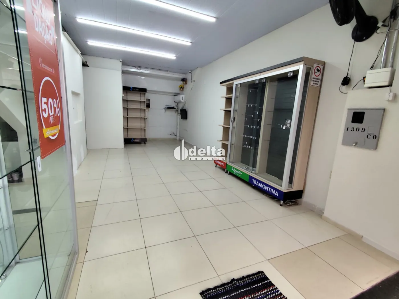 Alugar Loja / Padr&atilde;o em Uberl&acirc;ndia R$ 2.600,00 - Foto 2