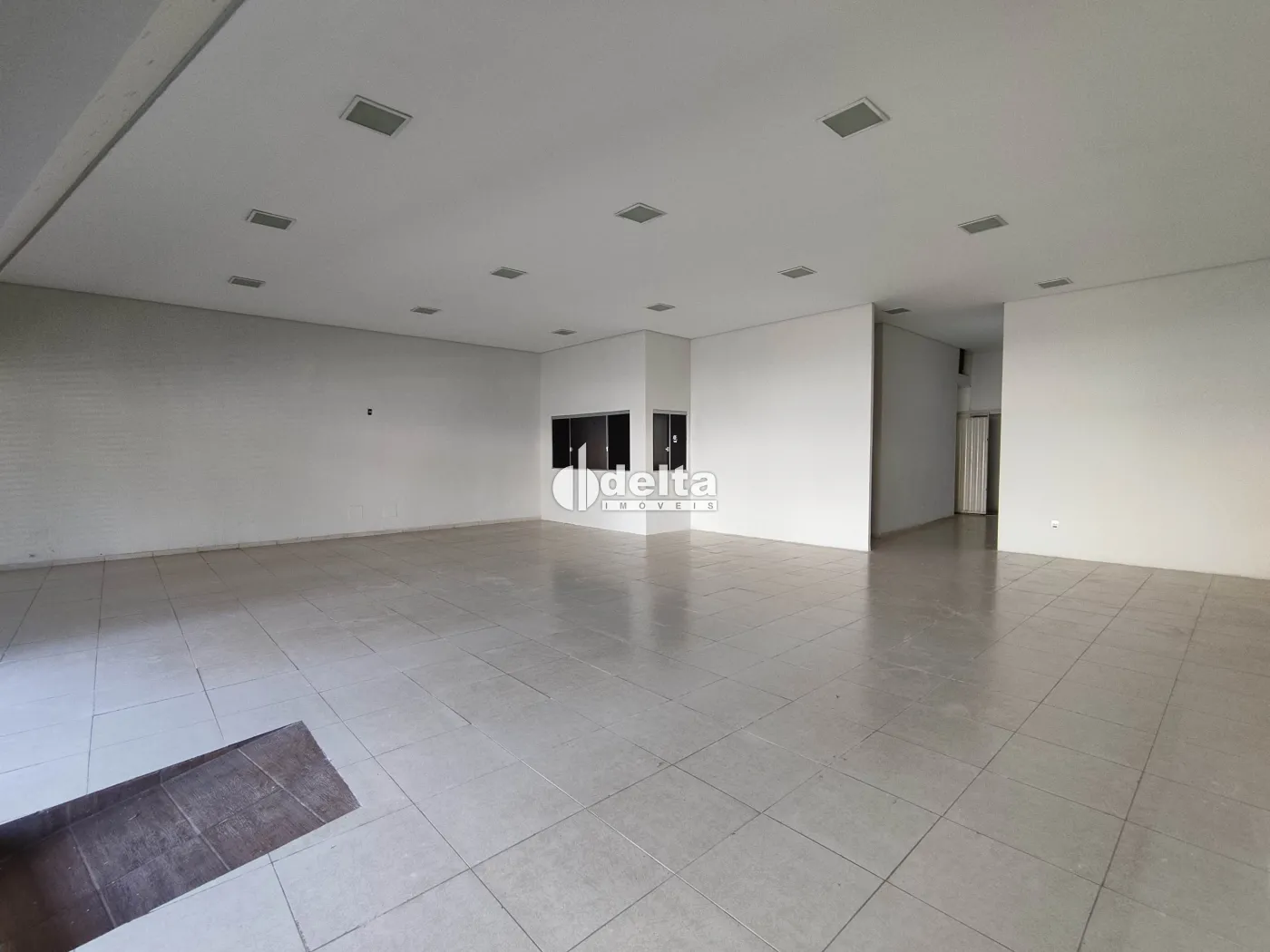 Alugar Loja / Padr&atilde;o em Uberl&acirc;ndia R$ 7.500,00 - Foto 1