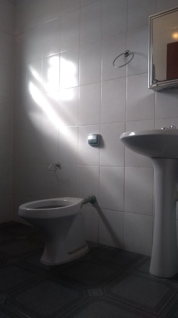 Alugar Casa / Casa em Santo Andr&eacute; R$ 1.300,00 - Foto 10