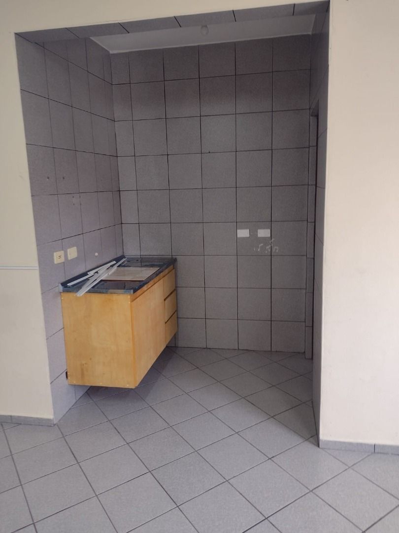 Alugar Comercial / Sala em Santo Andr&eacute; R$ 700,00 - Foto 3