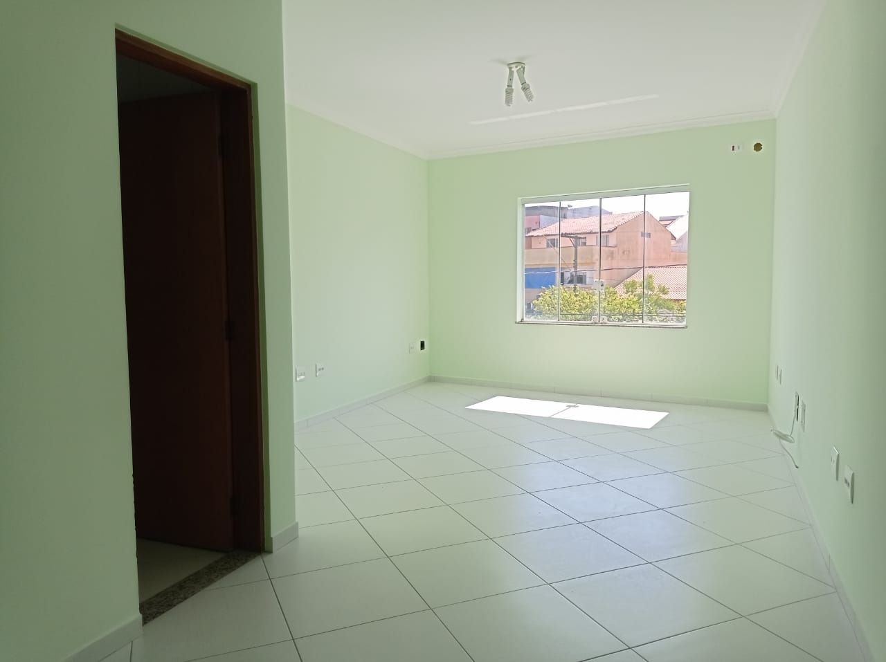 Alugar Comercial / Sala em Santo Andr&eacute; R$ 1.400,00 - Foto 2