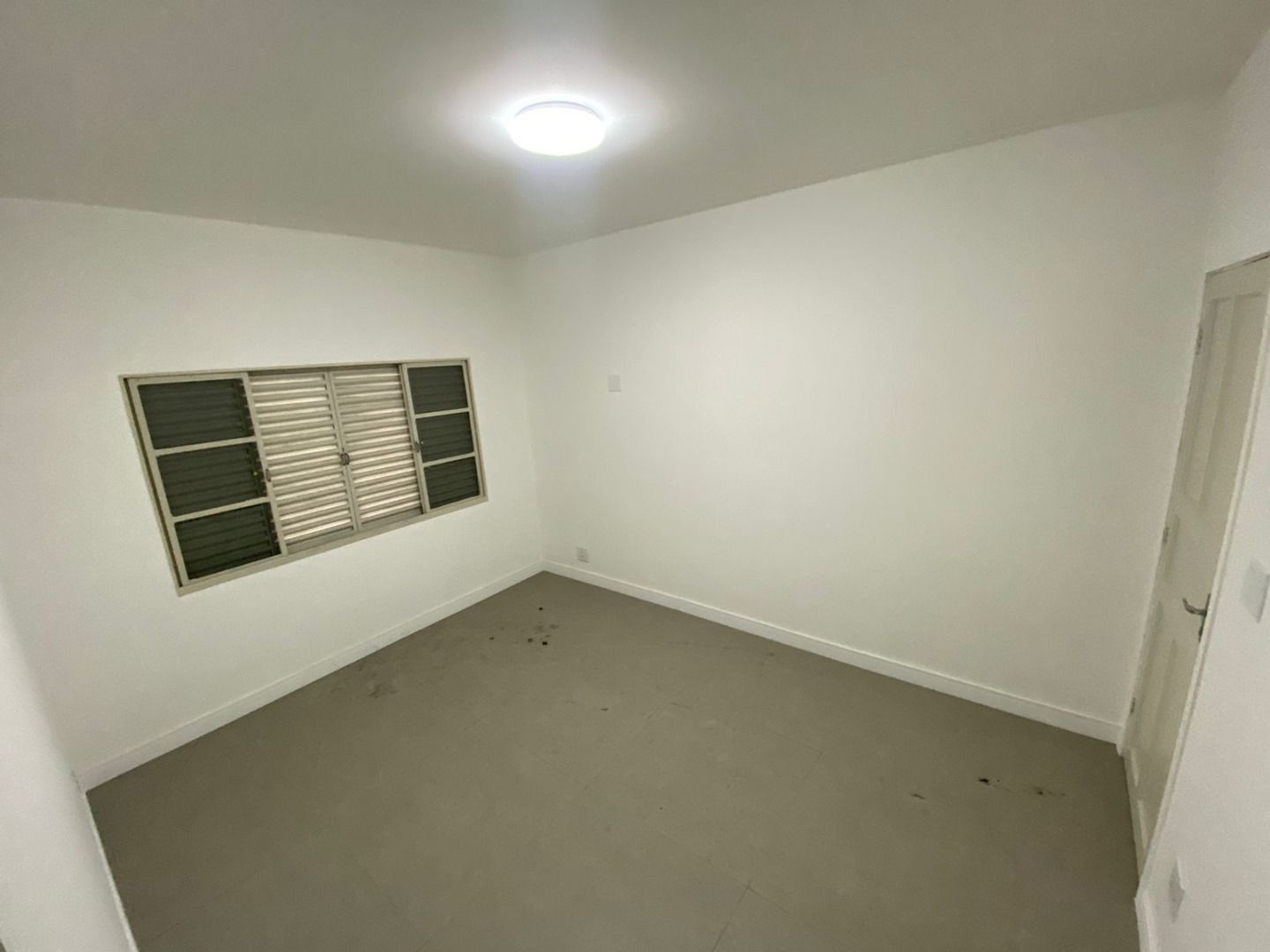 Alugar Comercial / Sala em Santo Andr&eacute; R$ 2.000,00 - Foto 5