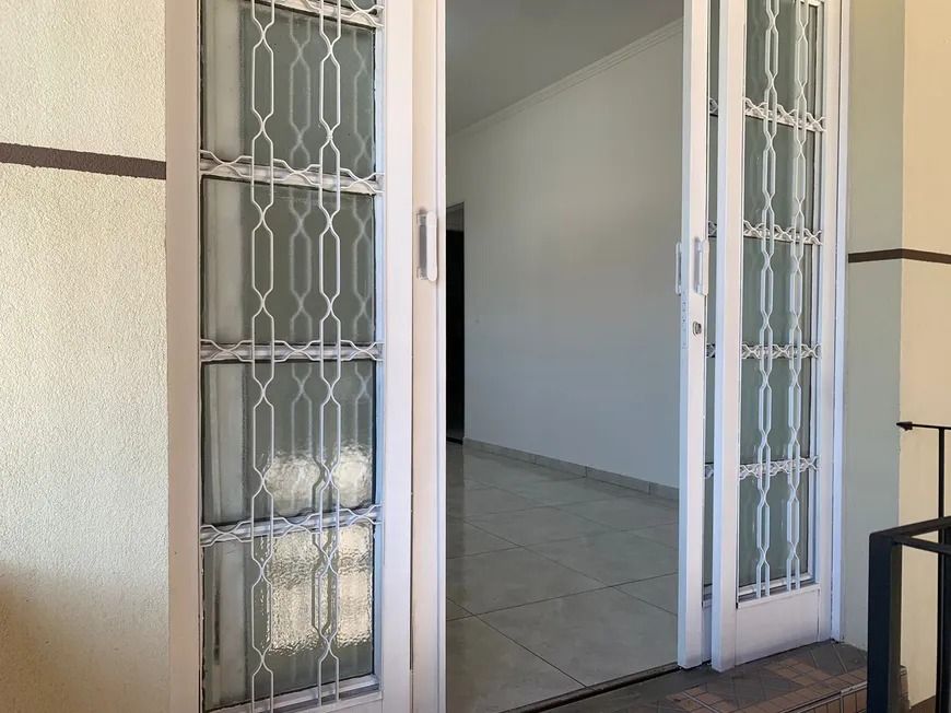 Alugar Casa / Casa em Santo Andr&eacute; R$ 4.000,00 - Foto 3