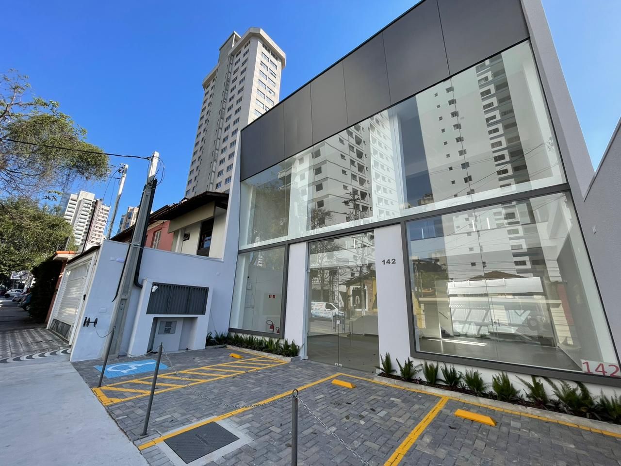 Alugar Comercial / Galp&atilde;o em Santo Andr&eacute; R$ 16.500,00 - Foto 1