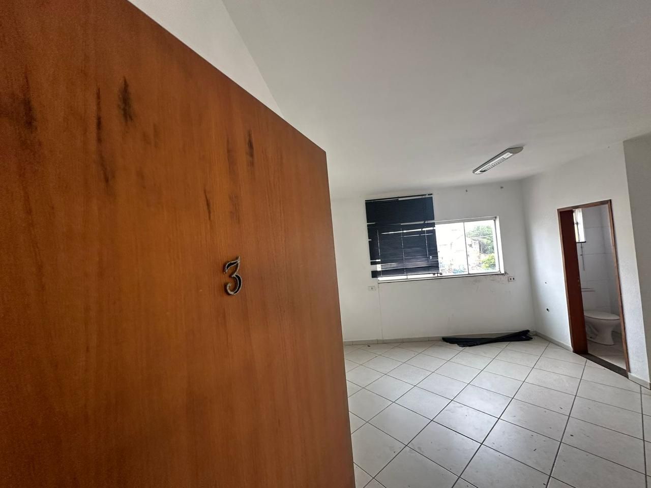 Alugar Comercial / Sala em Santo Andr&eacute; R$ 1.100,00 - Foto 3
