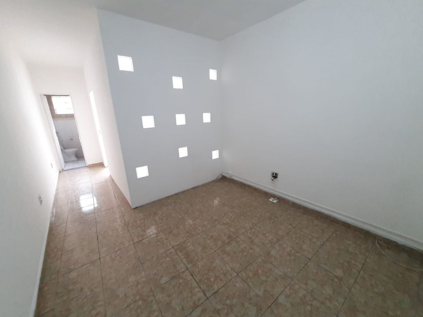 Alugar Comercial / Sala em Santo Andr&eacute; R$ 1.000,00 - Foto 1