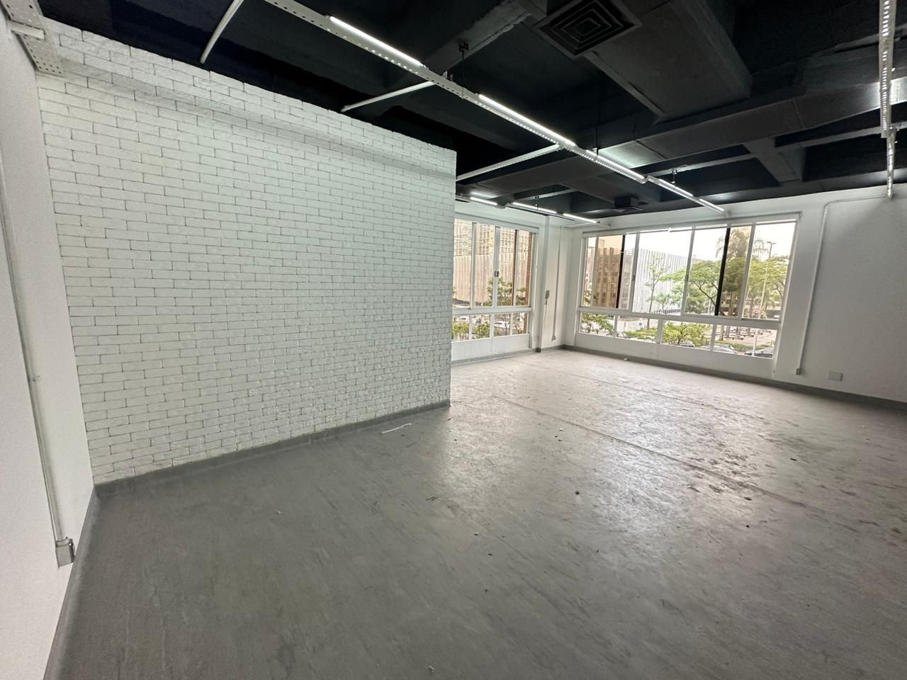 Alugar Comercial / Sala em Santo Andr&eacute; R$ 4.000,00 - Foto 4