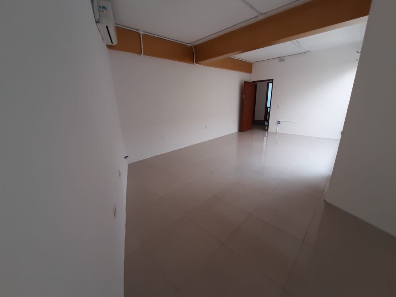 Alugar Comercial / Loja em Santo Andr&eacute; R$ 1.300,00 - Foto 6