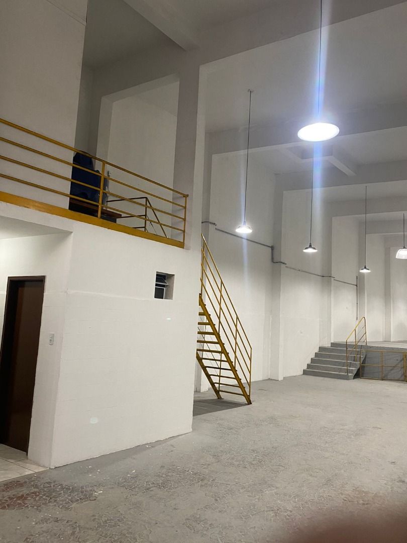 Alugar Comercial / Galp&atilde;o em Santo Andr&eacute; R$ 6.600,00 - Foto 2