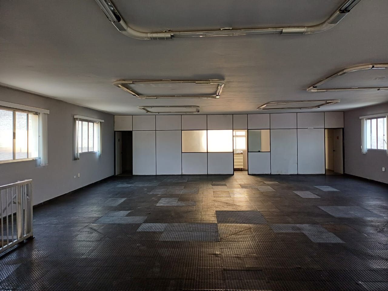 Alugar Comercial / Sal&atilde;o em Santo Andr&eacute; R$ 5.000,00 - Foto 1