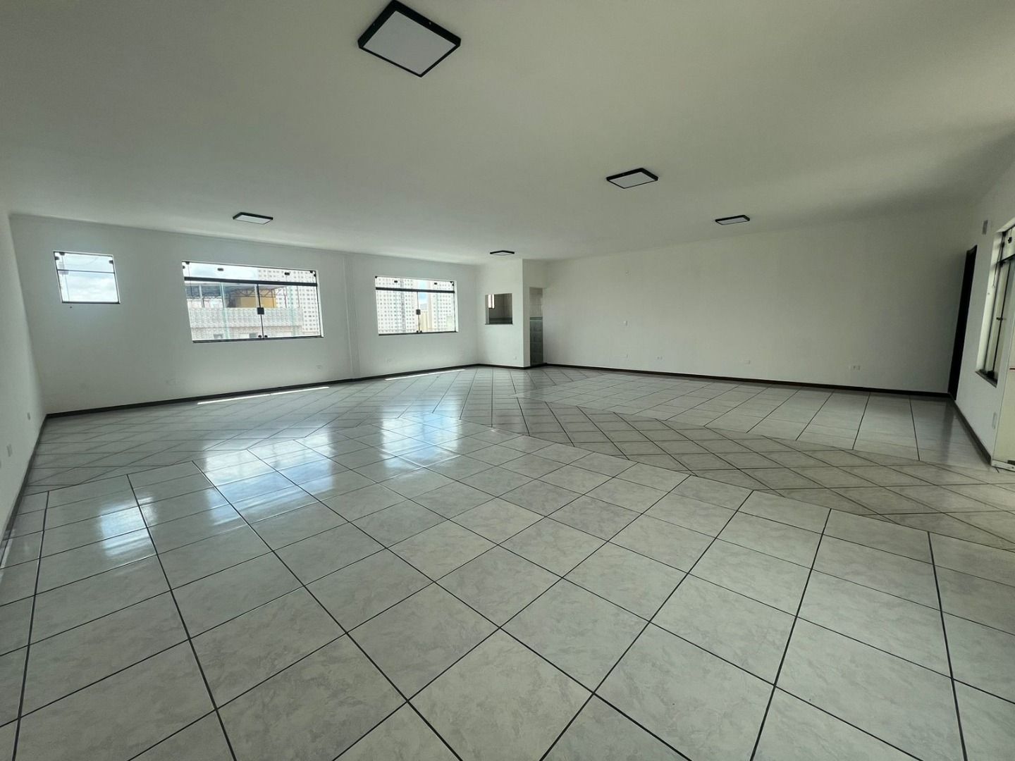 Alugar Comercial / Sala em Santo Andr&eacute; R$ 3.500,00 - Foto 6