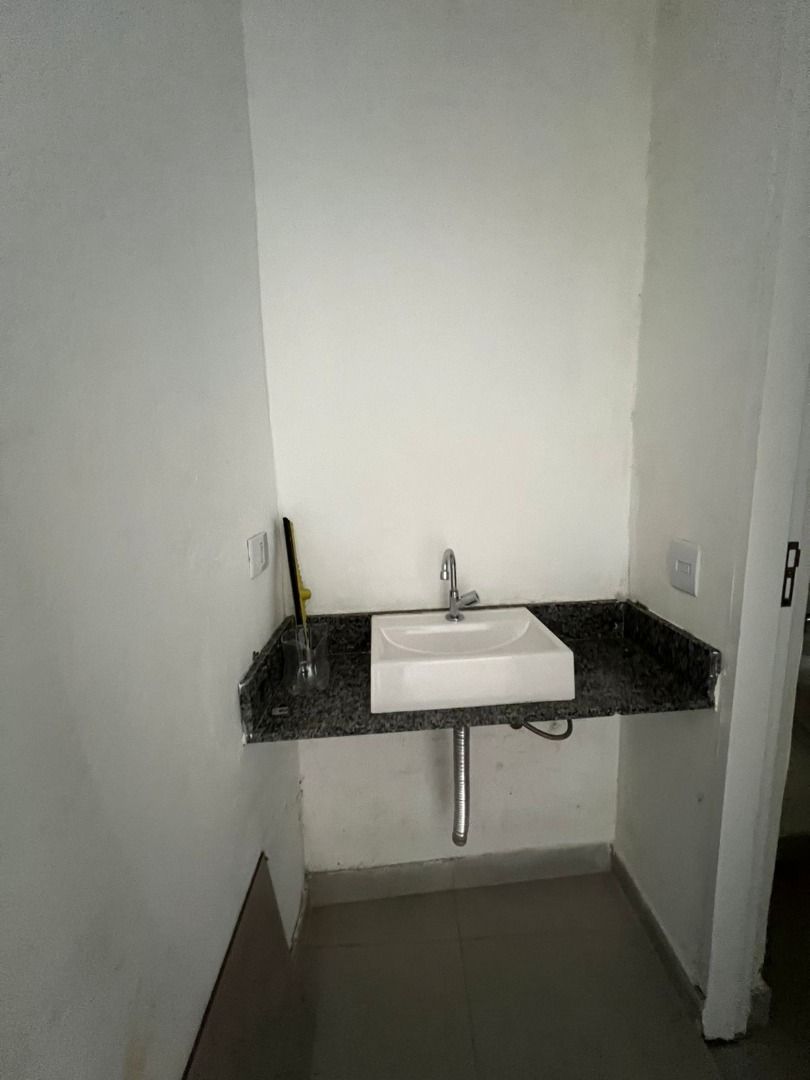 Alugar Comercial / Sala em Santo Andr&eacute; R$ 1.500,00 - Foto 6