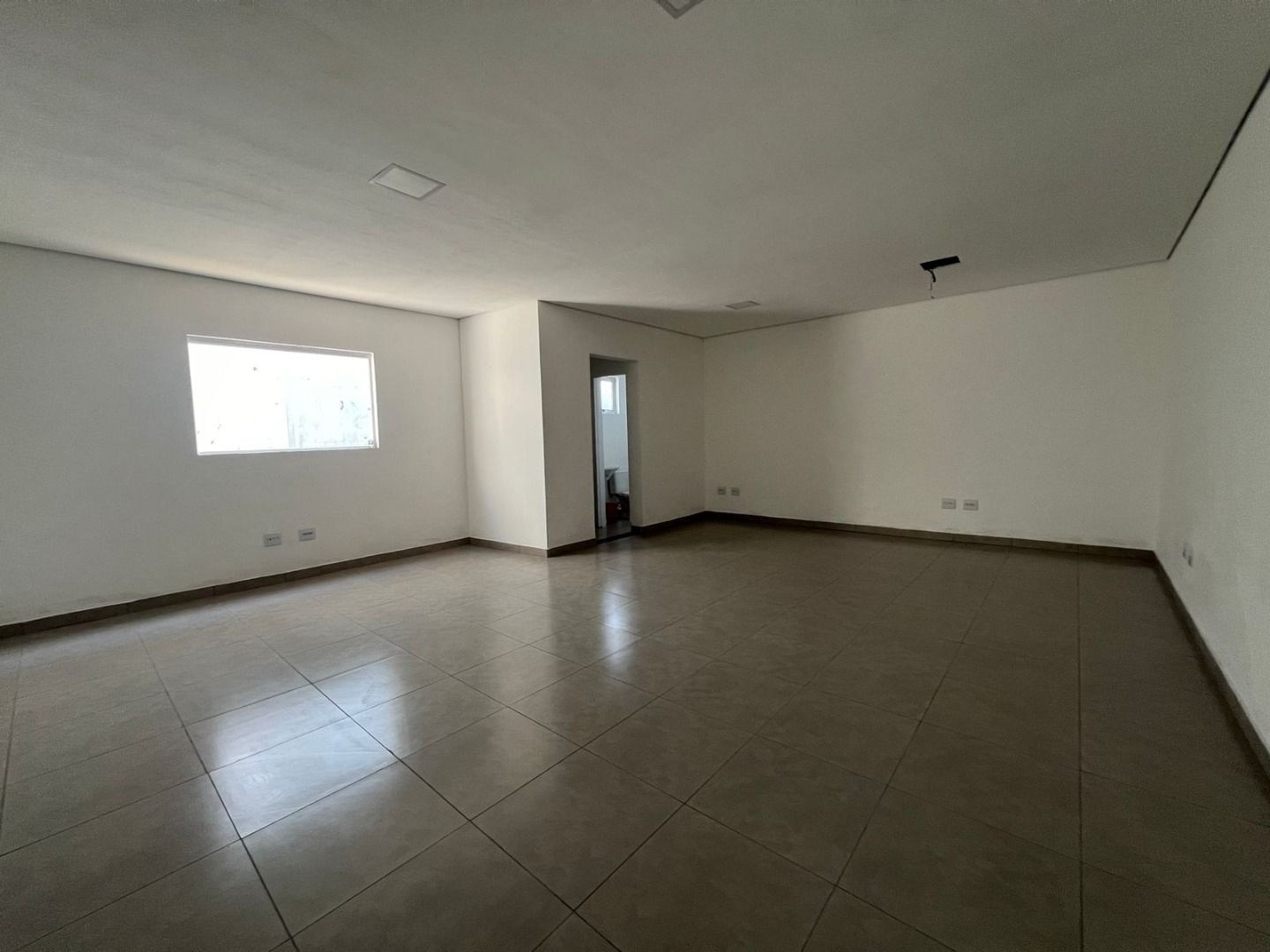 Alugar Comercial / Sala em Santo Andr&eacute; R$ 1.500,00 - Foto 1