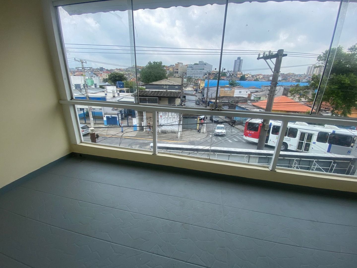 Alugar Comercial / Sala em Santo Andr&eacute; R$ 1.300,00 - Foto 3