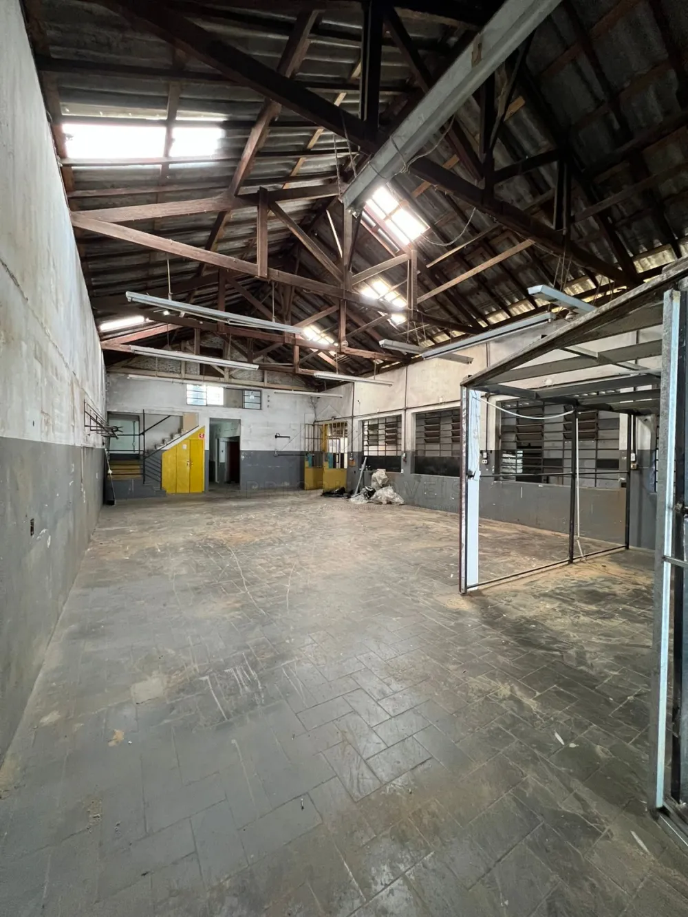 Alugar Comercial / Galp&atilde;o em S&atilde;o Bernardo do Campo R$ 6.000,00 - Foto 2