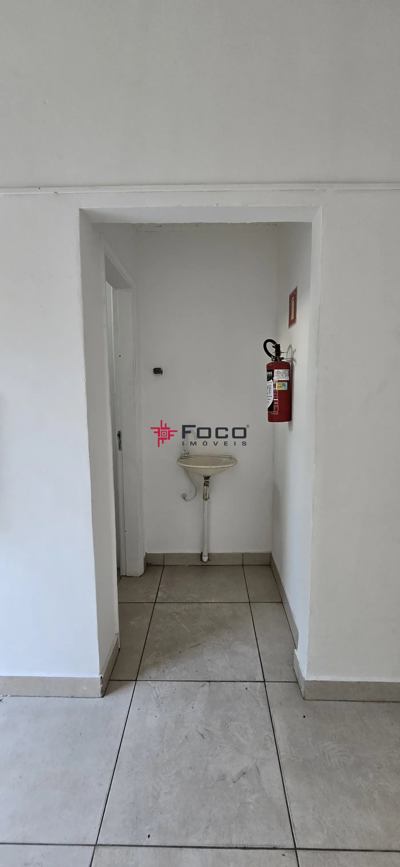 Alugar Comercial / Ponto Comercial em S&atilde;o Jos&eacute; dos Campos R$ 2.300,00 - Foto 4