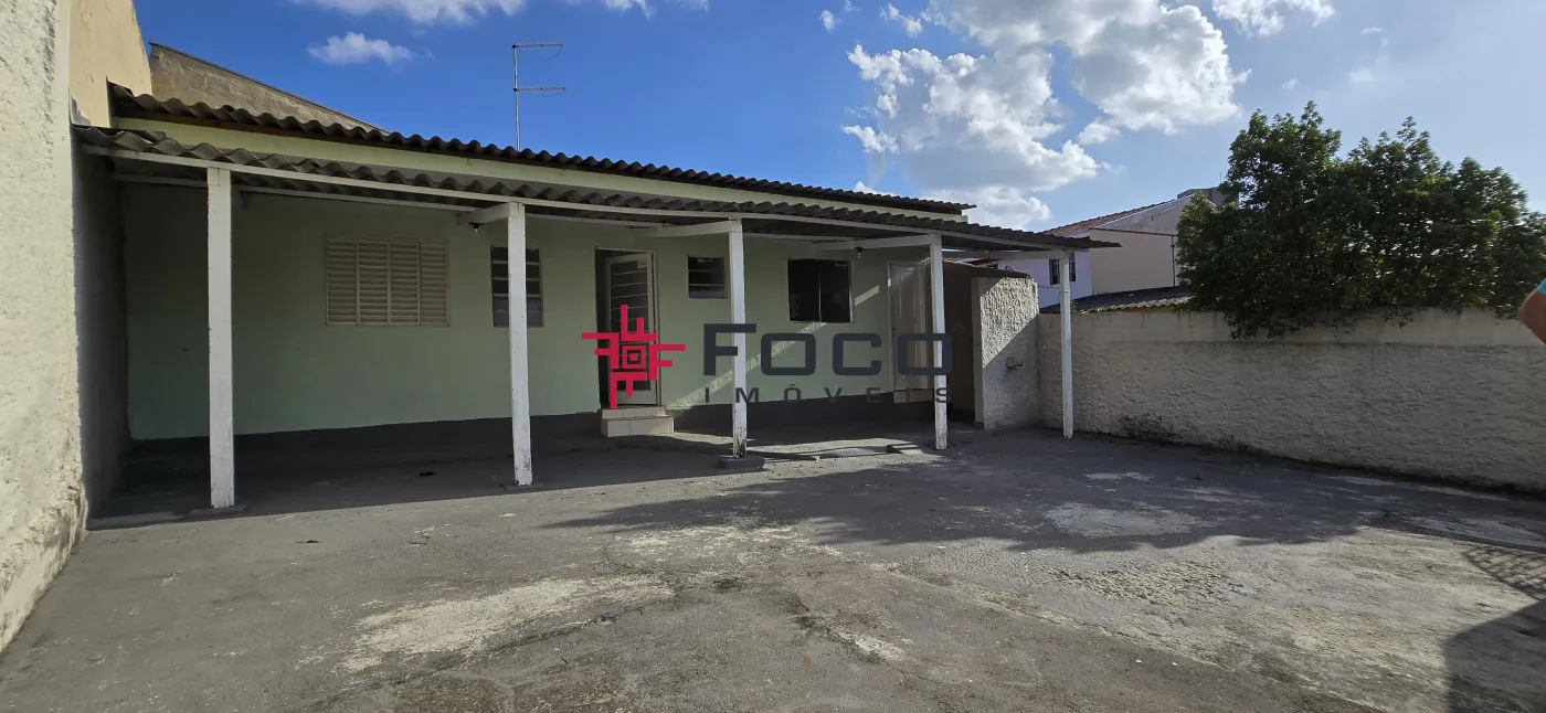 Alugar Casa / Padr&atilde;o em S&atilde;o Jos&eacute; dos Campos R$ 1.700,00 - Foto 1