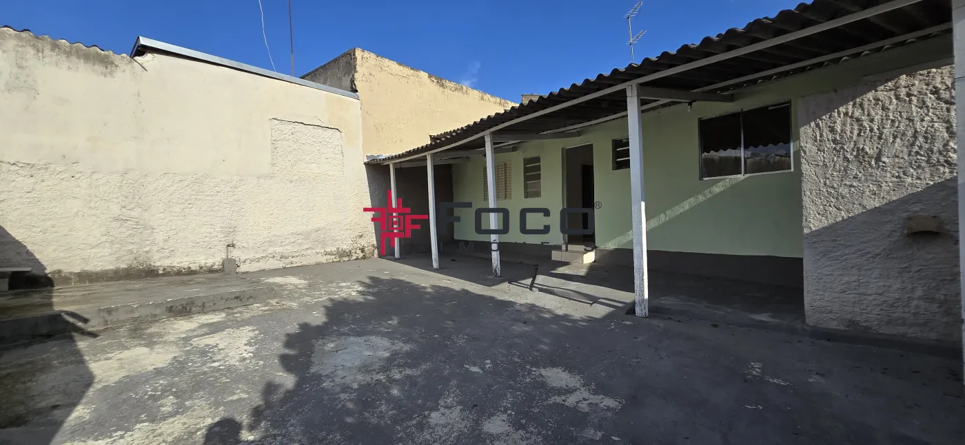 Alugar Casa / Padr&atilde;o em S&atilde;o Jos&eacute; dos Campos R$ 1.700,00 - Foto 2