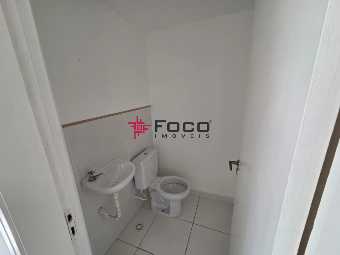 Alugar Casa / Condom&iacute;nio em S&atilde;o Jos&eacute; dos Campos R$ 2.200,00 - Foto 3