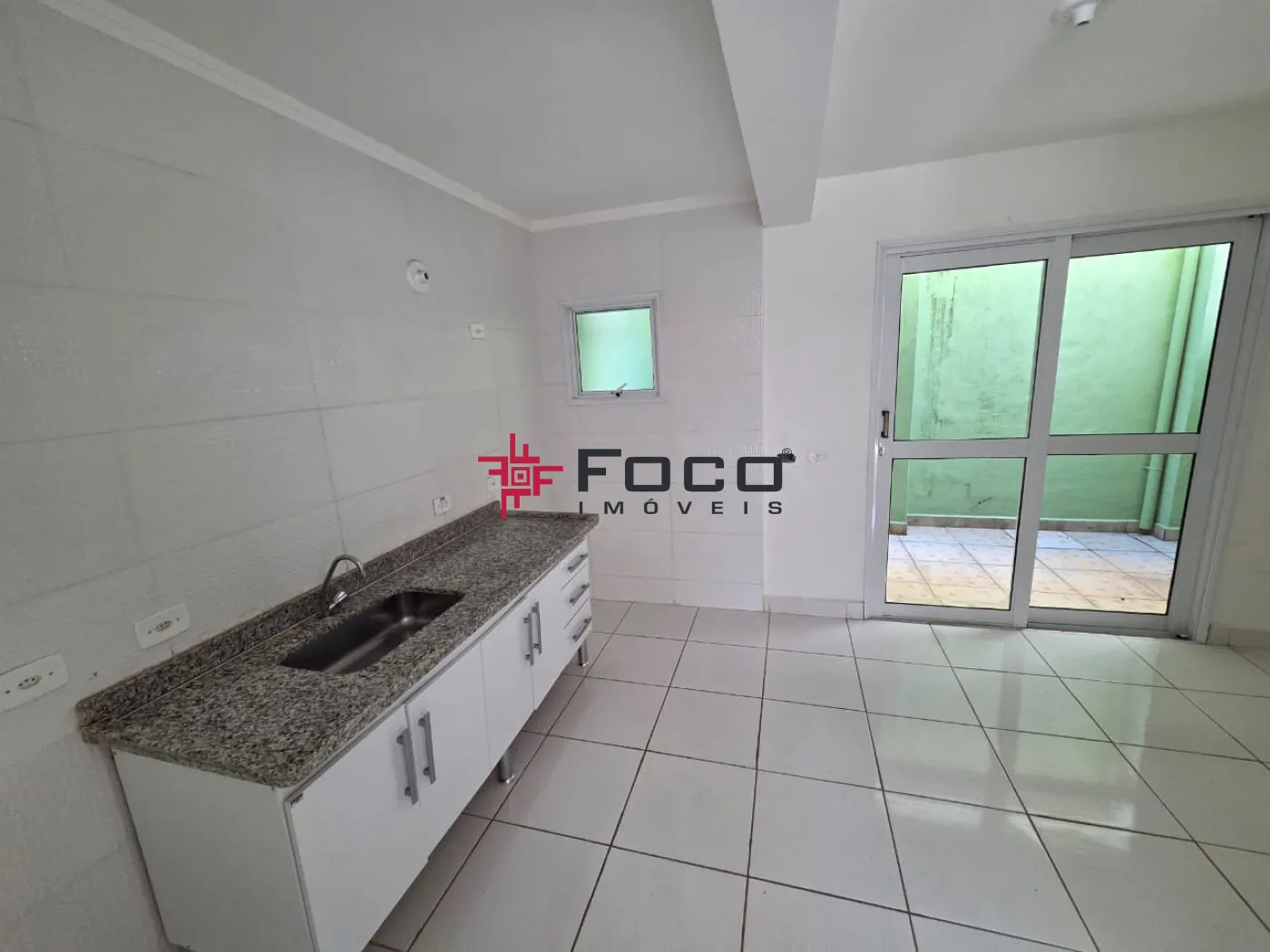 Alugar Casa / Condom&iacute;nio em S&atilde;o Jos&eacute; dos Campos R$ 2.200,00 - Foto 4