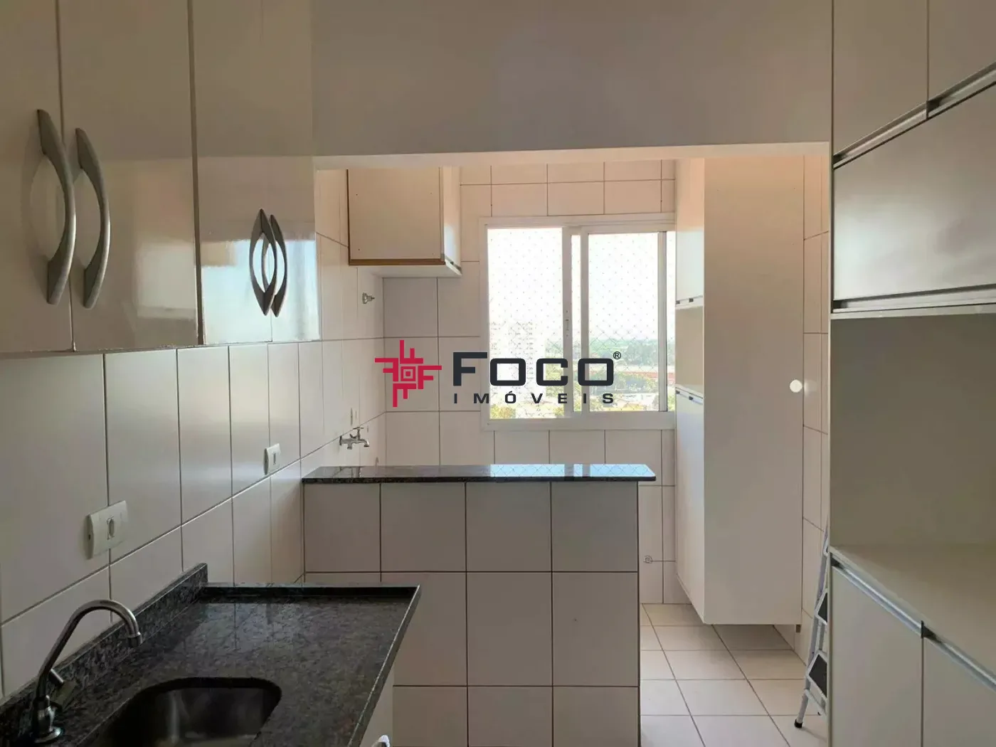 Alugar Apartamento / Padr&atilde;o em S&atilde;o Jos&eacute; dos Campos R$ 2.800,00 - Foto 3
