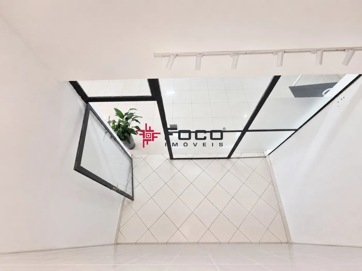 Alugar Comercial / Sala em S&atilde;o Jos&eacute; dos Campos R$ 1.500,00 - Foto 10