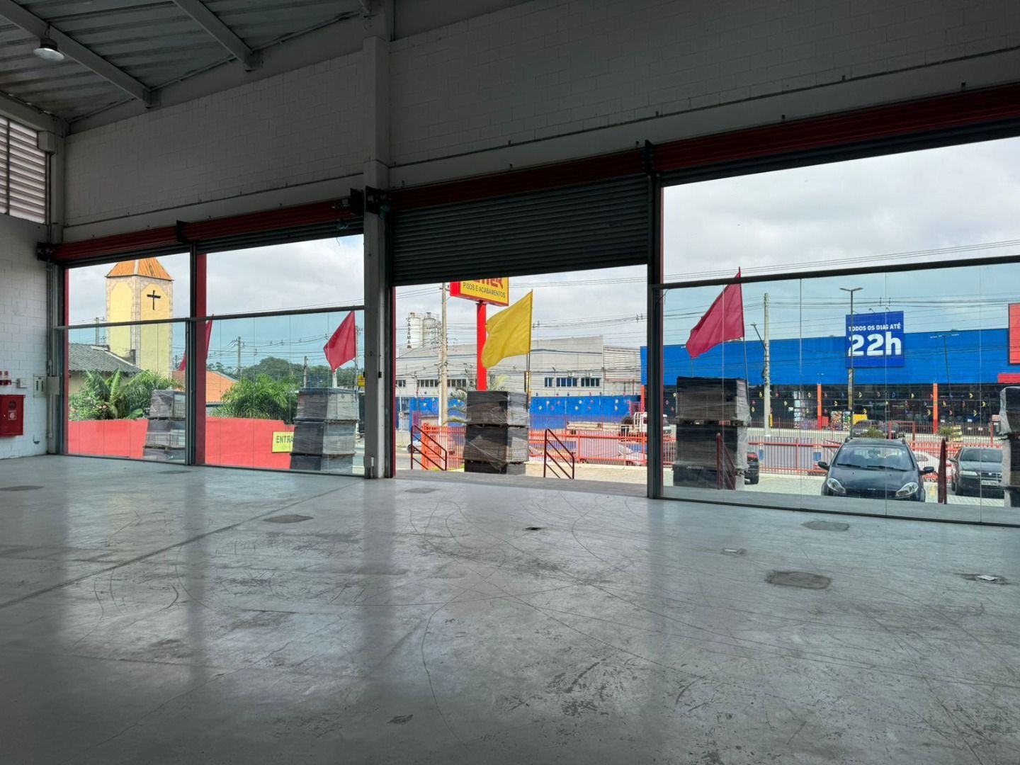 Alugar Comercial / Galp&atilde;o em Suzano R$ 45.000,00 - Foto 3