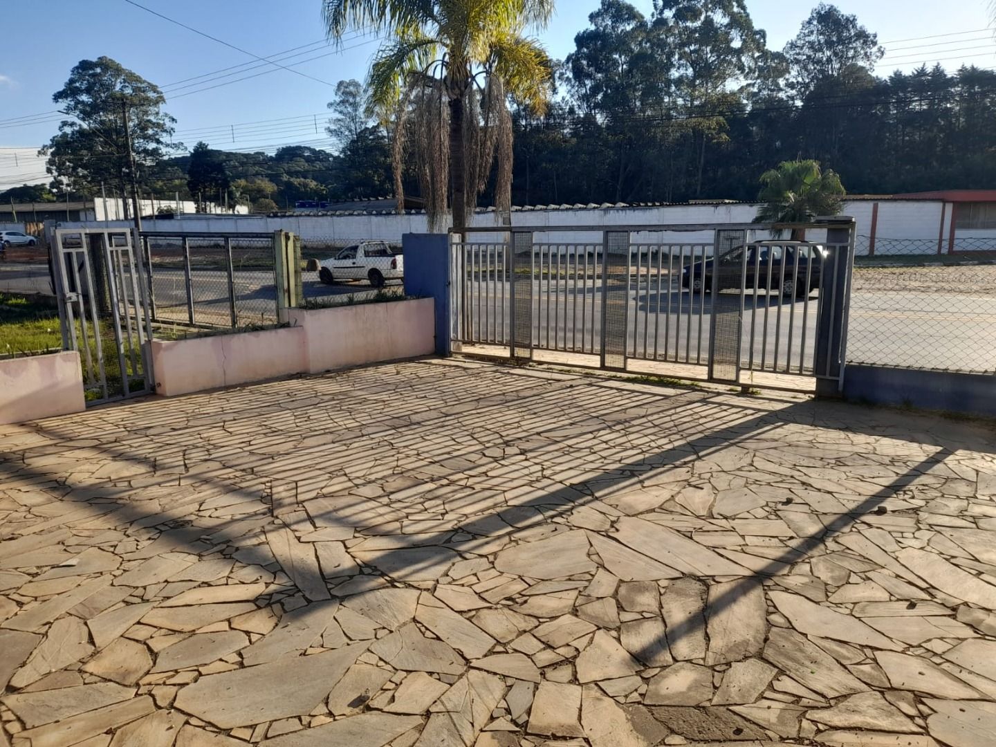 Alugar Terreno / Padr&atilde;o em Aruj&aacute; R$ 10.000,00 - Foto 4