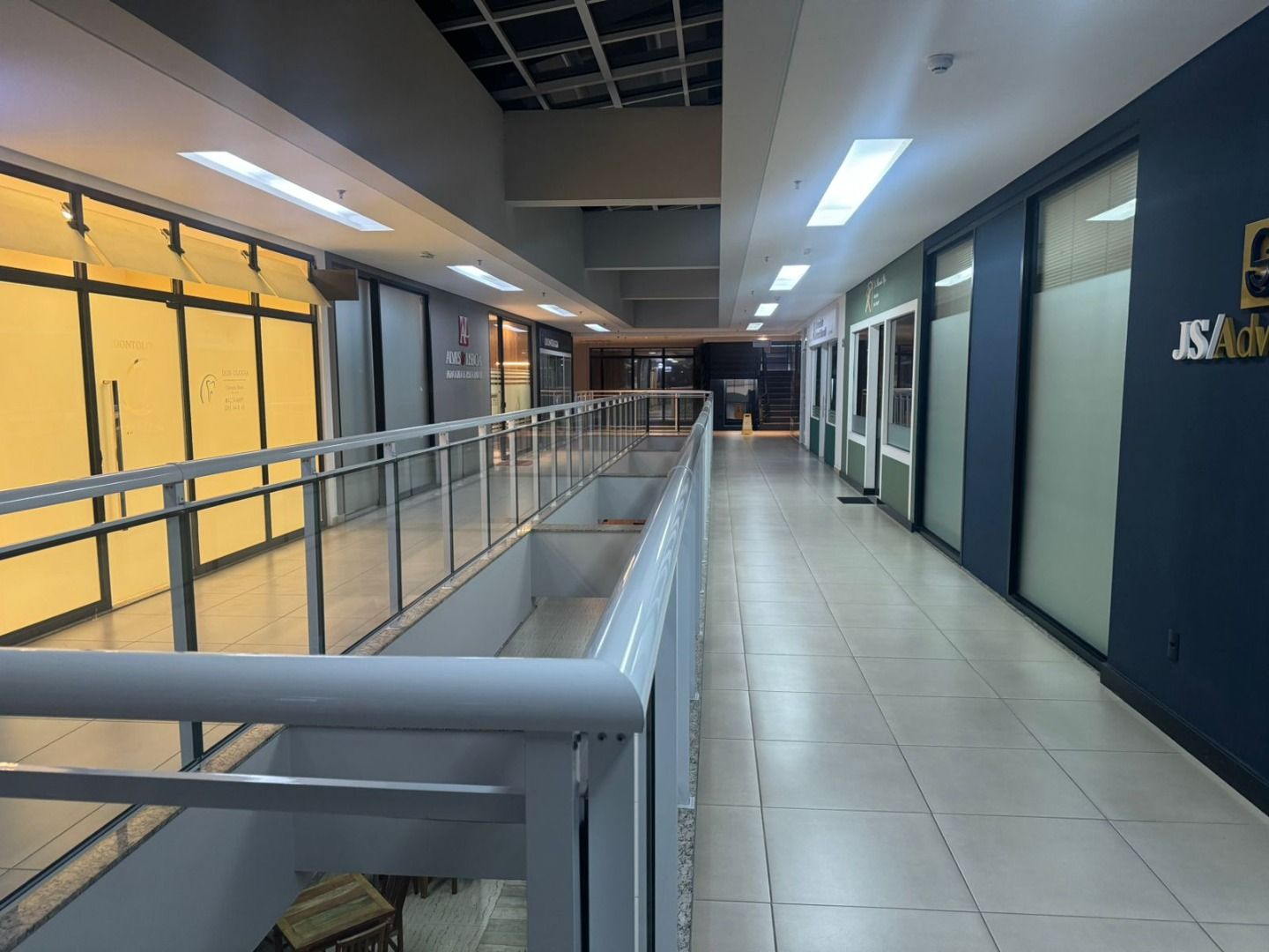 Alugar Comercial / Sala em Aruj&aacute; R$ 3.000,00 - Foto 3