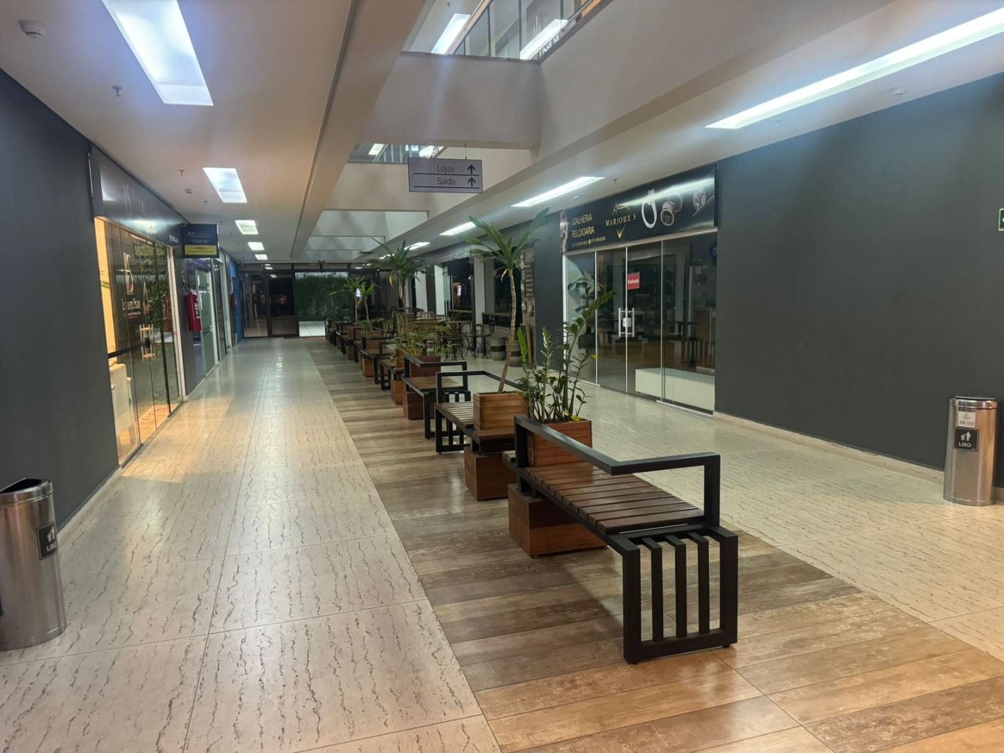 Alugar Comercial / Sala em Aruj&aacute; R$ 3.000,00 - Foto 1