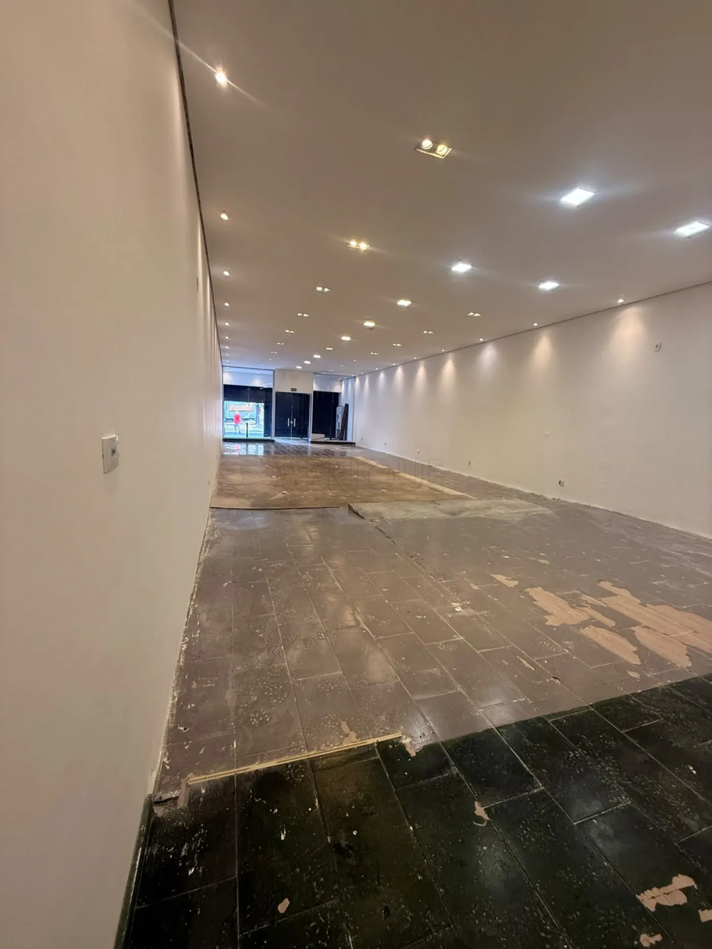 Alugar Comercial / Sal&atilde;o em S&atilde;o Paulo R$ 10.000,00 - Foto 4